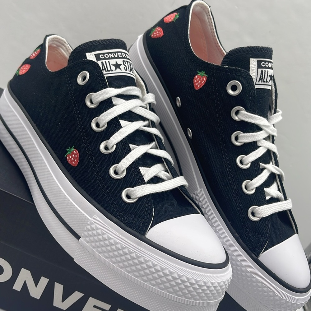 Converse WMNS Black Platform Sneakers A14935F
CTAS LIFT OX
BLACK/SOFT RED - Picture 6 of 16